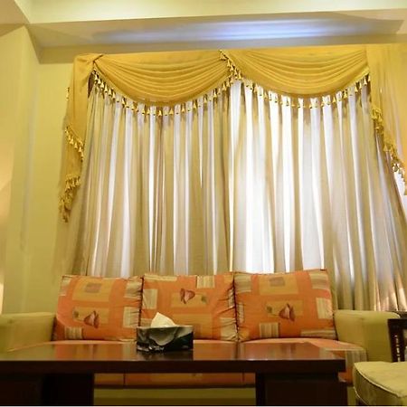 Hotel Multan Continental Bagian luar foto