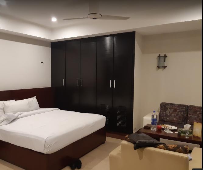 Hotel Multan Continental Bagian luar foto