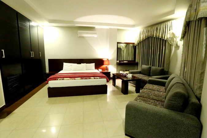 Hotel Multan Continental Bagian luar foto
